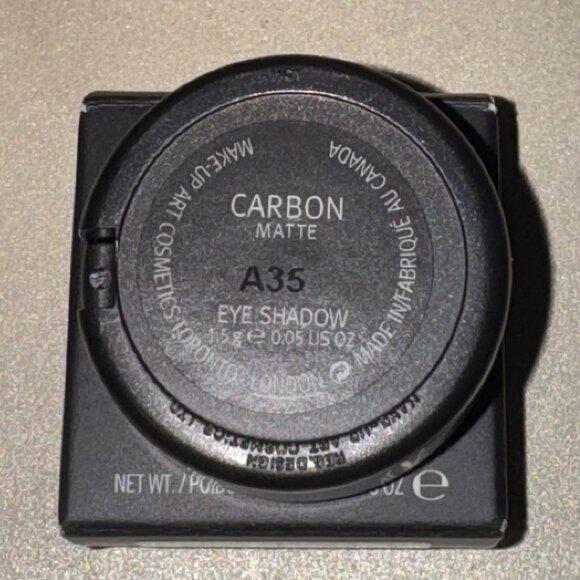 MAC Carbon Eyeshadow - Picture 3 of 3